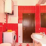 1 Bedroom Amazing In Apartamento Makarska