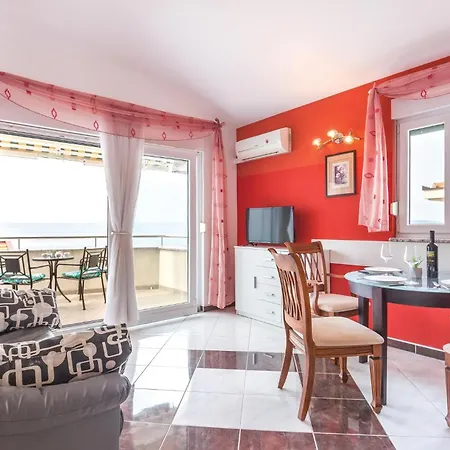Amazing In With Wifi Apartment Makarska